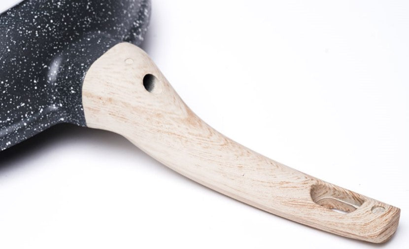 The Pros and Cons of Cookware with Wooden Handles